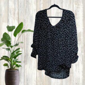 Jessica Simpson plus size 3x black with flower pattern 1/2 tab sleeves blouse